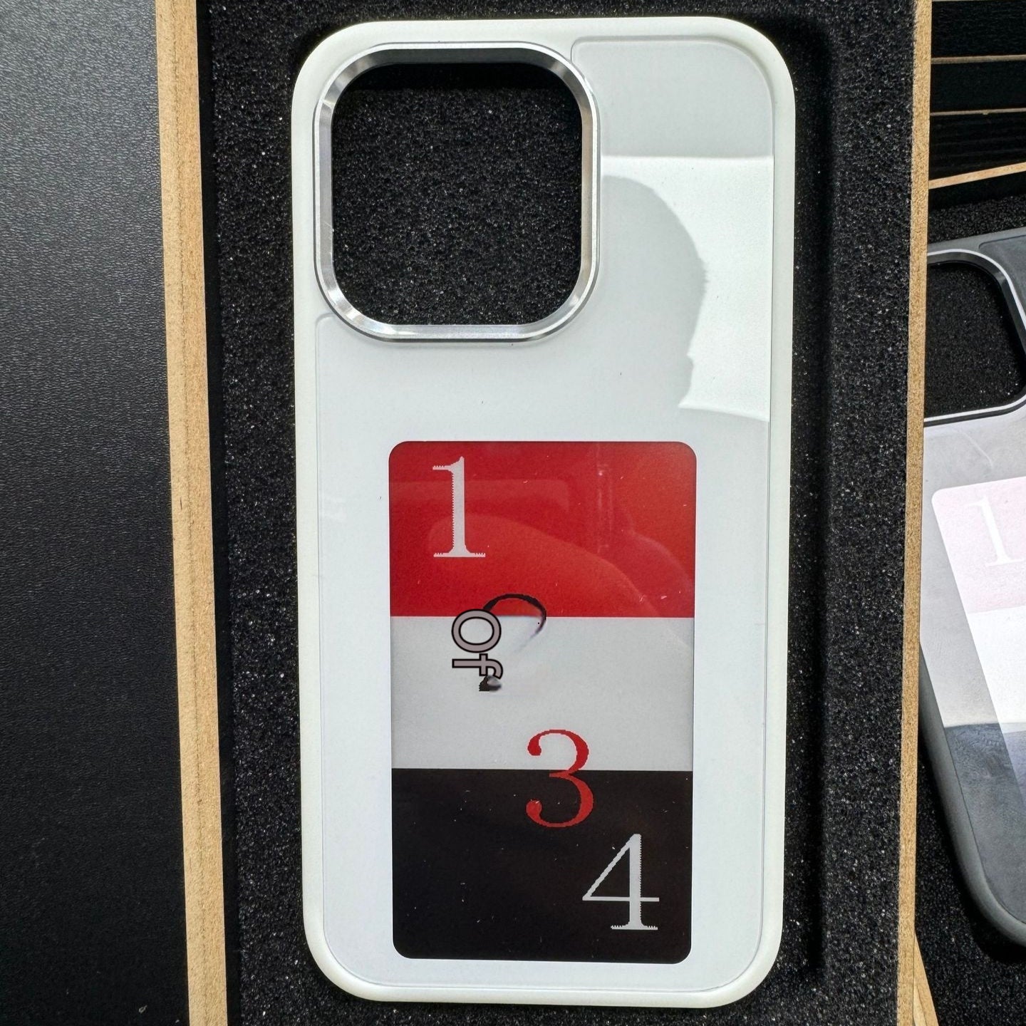 EvoCase – NFC E-ink Display Phone Case (Battery-Free)
