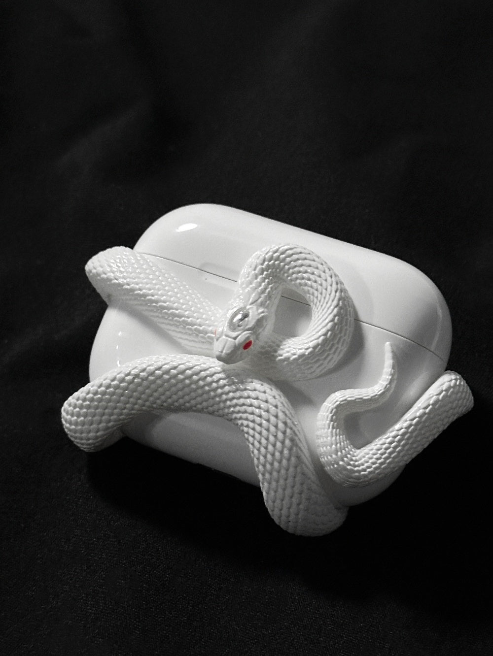 SerpentGuard – Hard Resin Snake Design Case for AirPods Pro/3