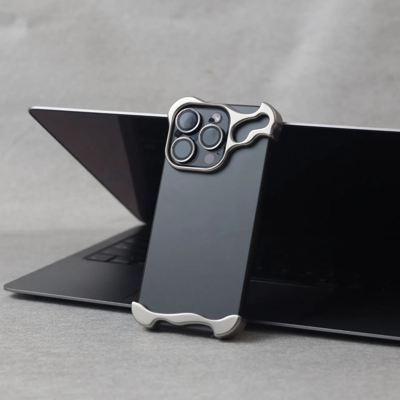 LuxArmor – Zinc Alloy Protective Case for iPhone