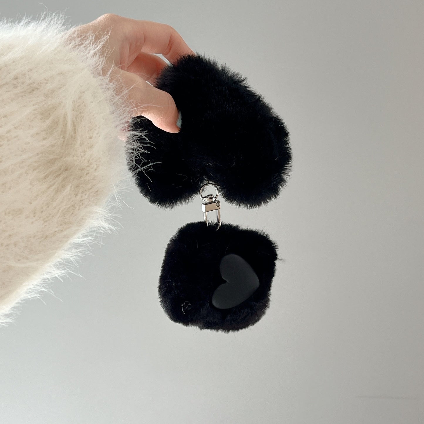 HeartFluff – Soft Plush Heart AirPods Case with Pendant