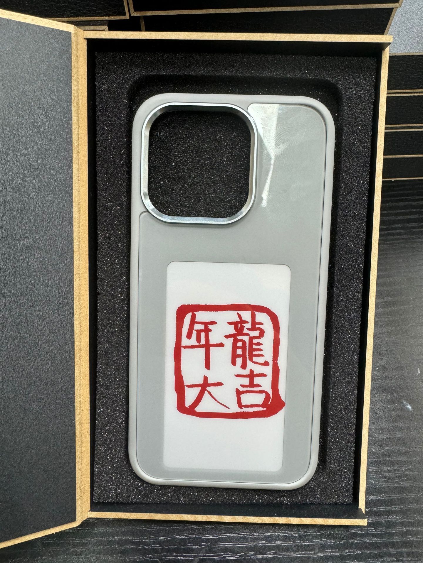 EvoCase – NFC E-ink Display Phone Case (Battery-Free)