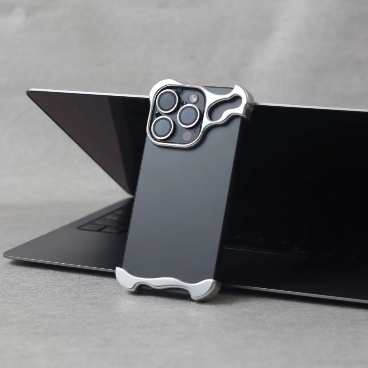 LuxArmor – Zinc Alloy Protective Case for iPhone