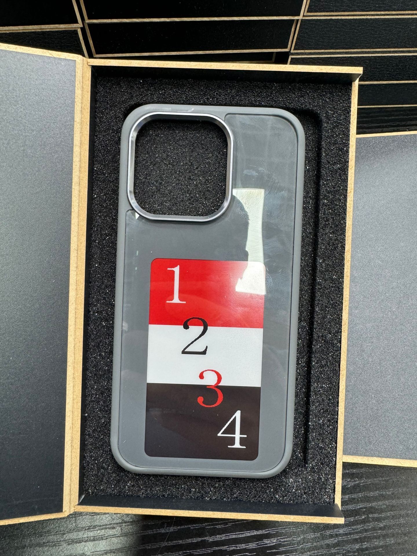 EvoCase – NFC E-ink Display Phone Case (Battery-Free)